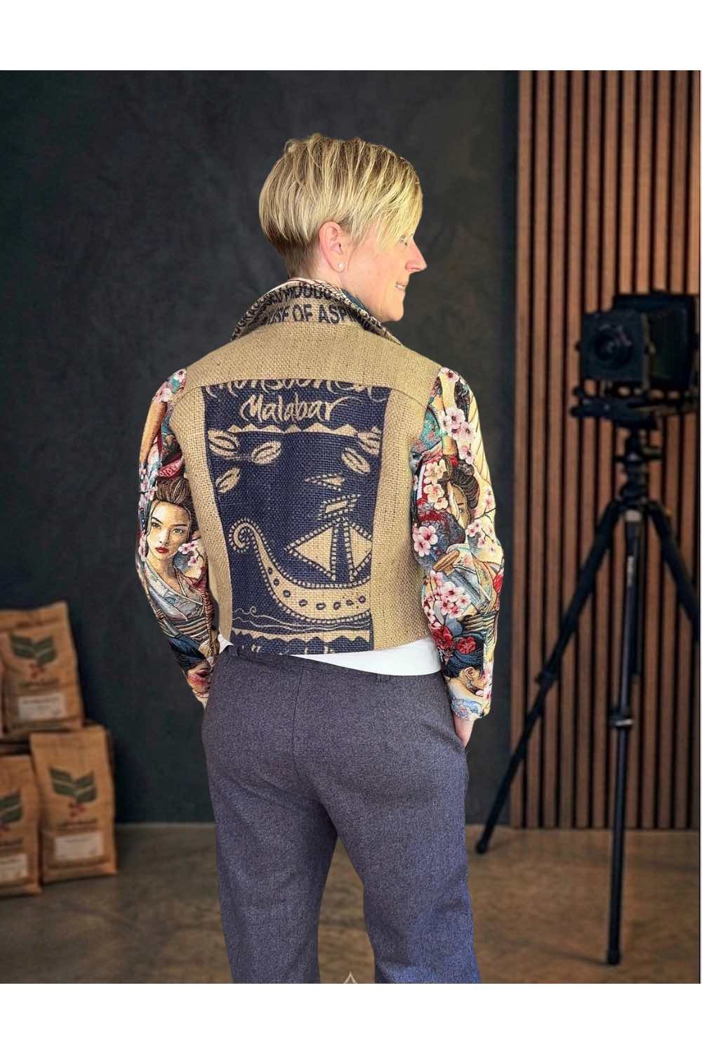 Jeansjacke mit Puffärmeln (Unikat)